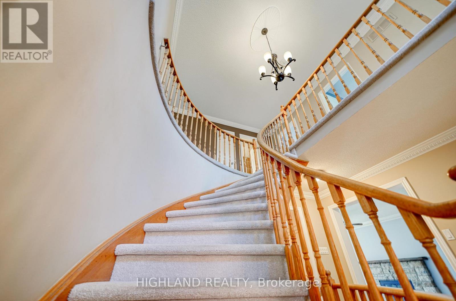 2070 Castlefield Crescent, Oakville, Ontario  L6H 5B3 - Photo 19 - W12692090