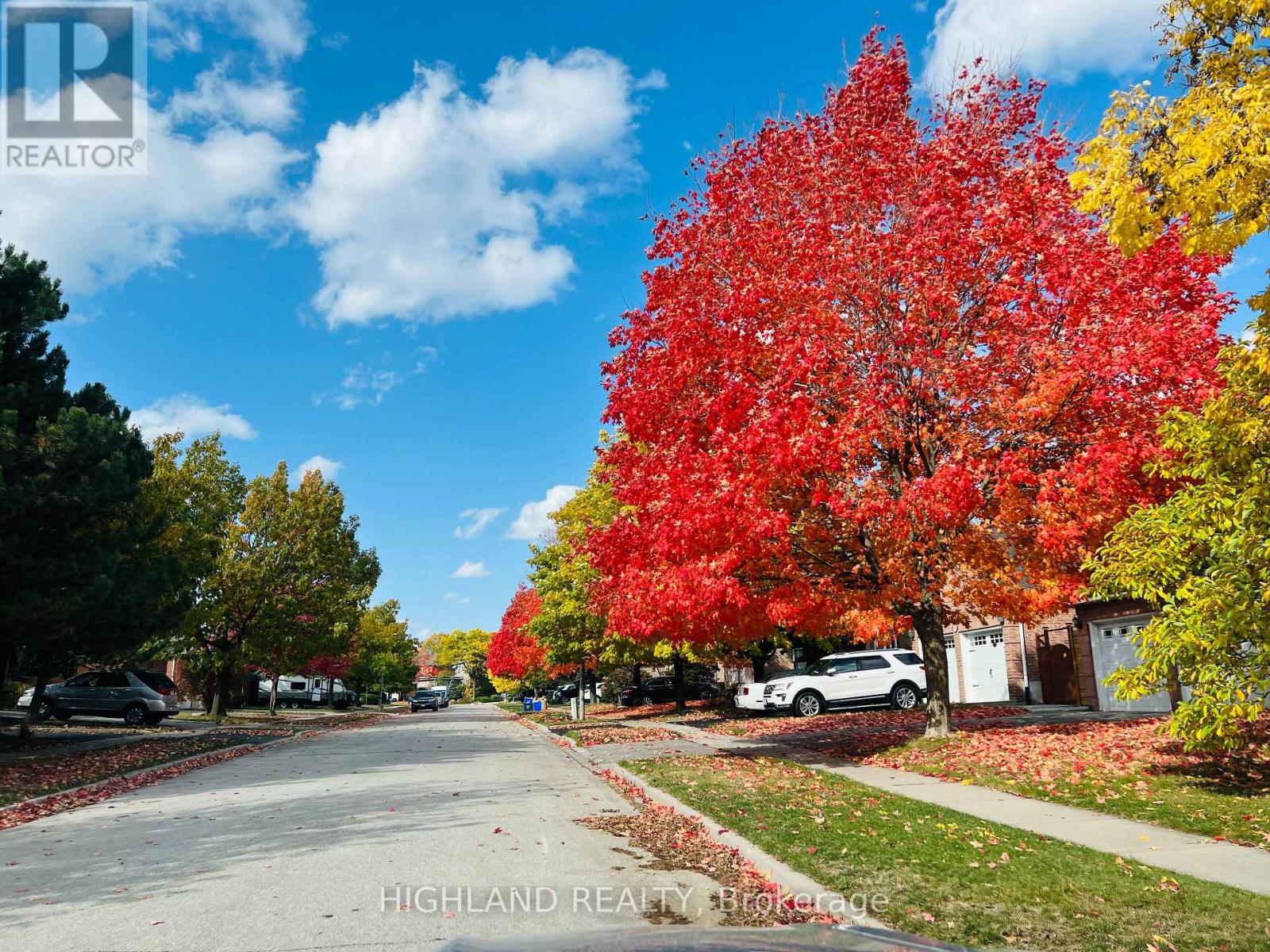 2070 Castlefield Crescent, Oakville, Ontario  L6H 5B3 - Photo 2 - W12692090