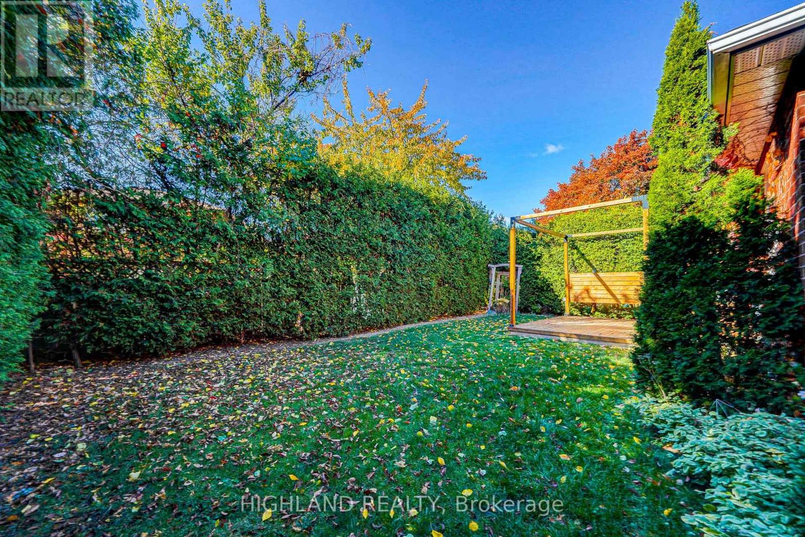 2070 Castlefield Crescent, Oakville, Ontario  L6H 5B3 - Photo 3 - W12692090