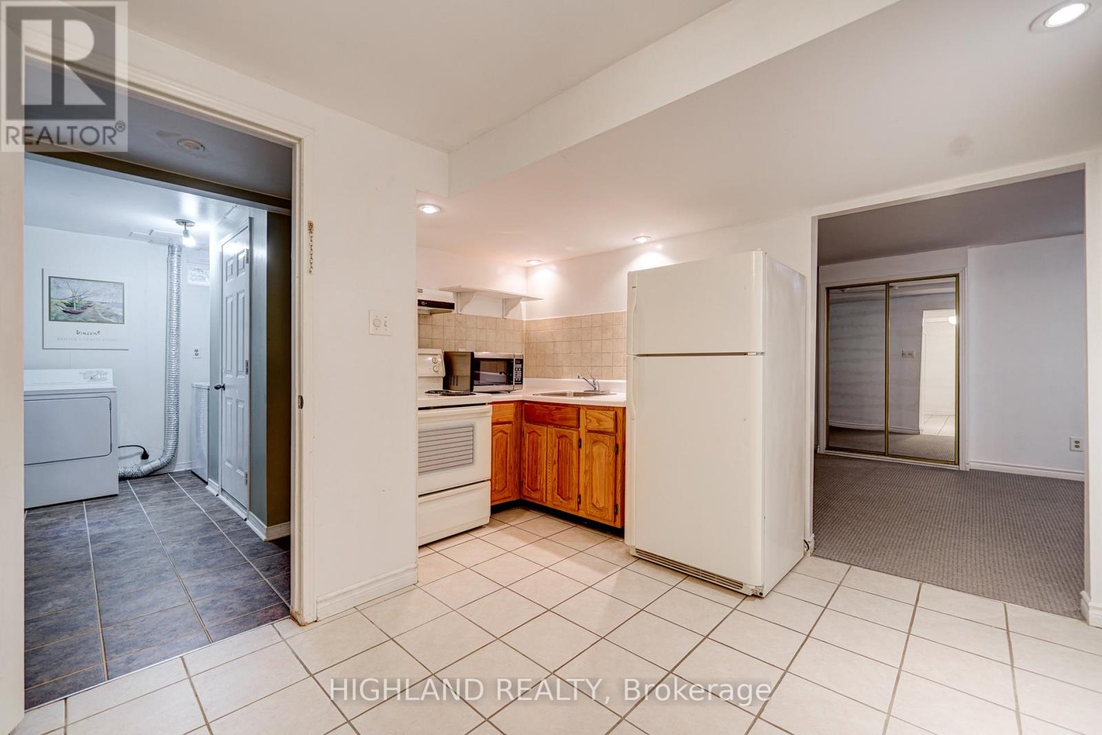 2070 Castlefield Crescent, Oakville, Ontario  L6H 5B3 - Photo 31 - W12692090