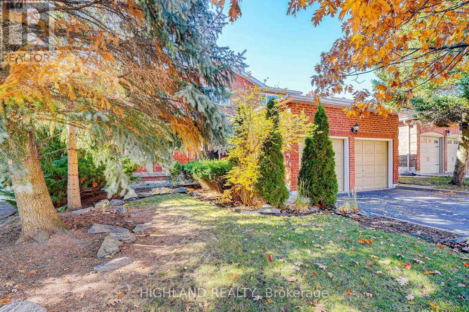 2070 Castlefield Crescent, Oakville, Ontario  L6H 5B3 - Photo 4 - W12692090