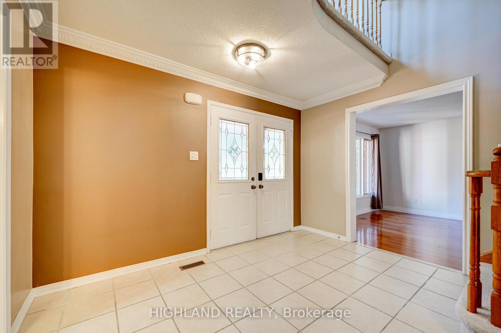 2070 Castlefield Crescent, Oakville, Ontario  L6H 5B3 - Photo 5 - W12692090