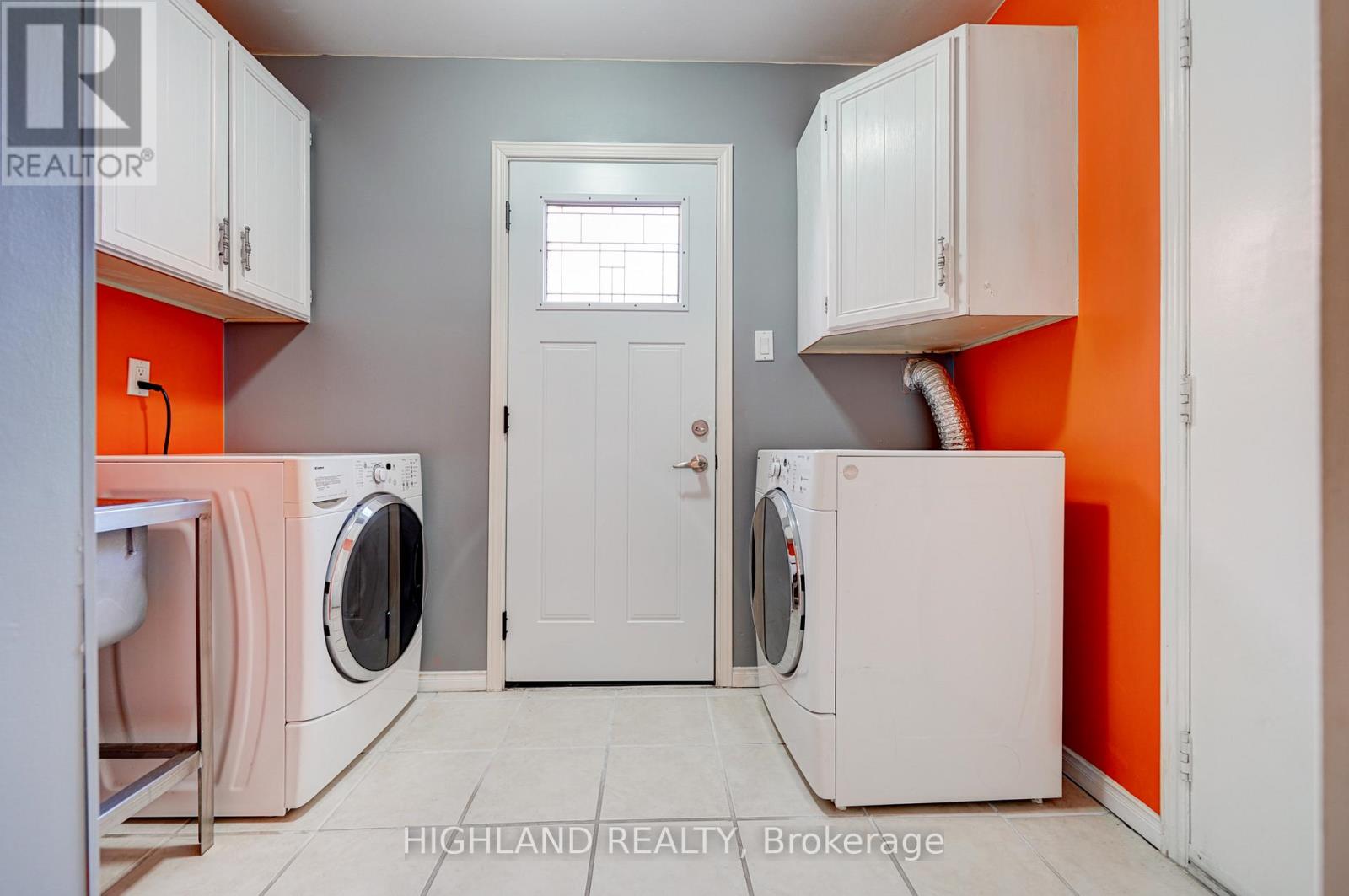 2070 Castlefield Crescent, Oakville, Ontario  L6H 5B3 - Photo 8 - W12692090