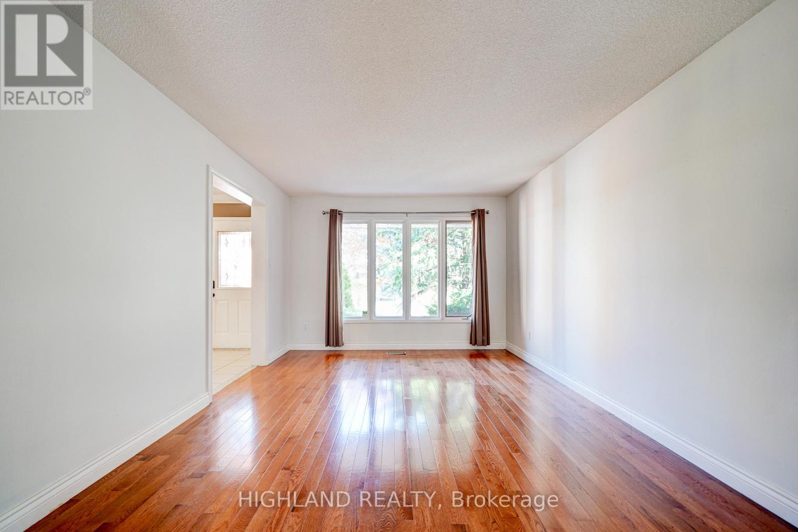 2070 Castlefield Crescent, Oakville, Ontario  L6H 5B3 - Photo 9 - W12692090