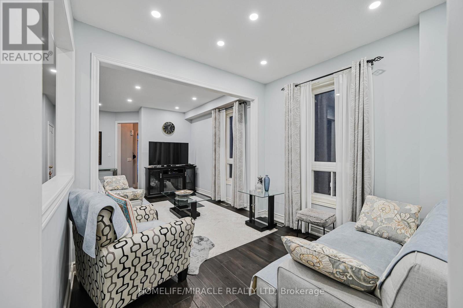 3420 Fountain Park Avenue, Mississauga, Ontario  L5M 7E3 - Photo 12 - W12692092