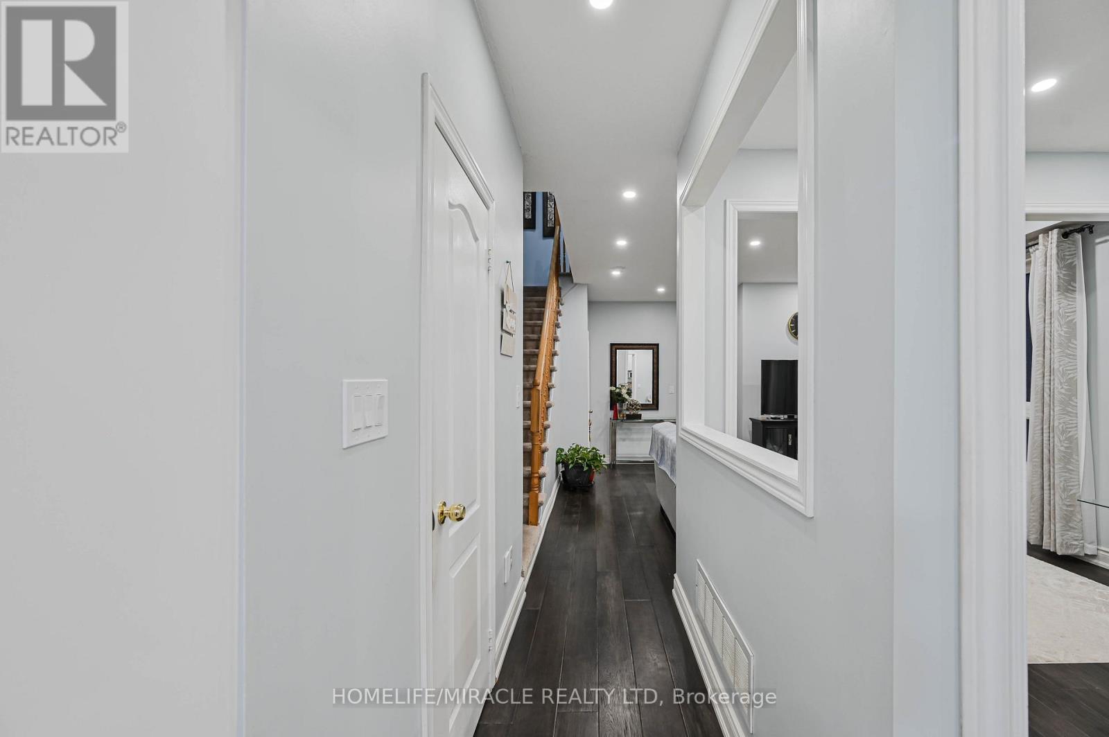 3420 Fountain Park Avenue, Mississauga, Ontario  L5M 7E3 - Photo 14 - W12692092