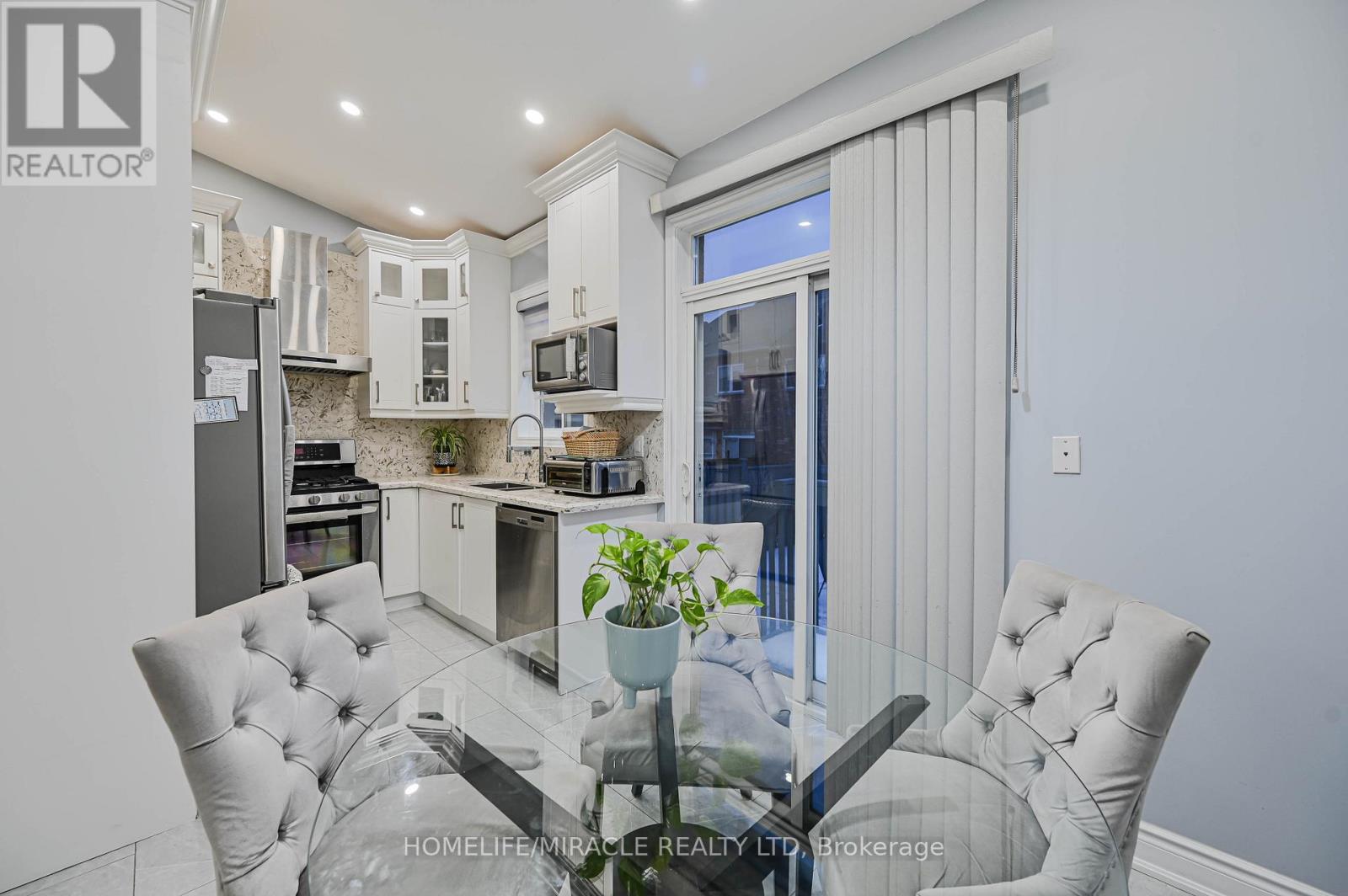 3420 Fountain Park Avenue, Mississauga, Ontario  L5M 7E3 - Photo 21 - W12692092