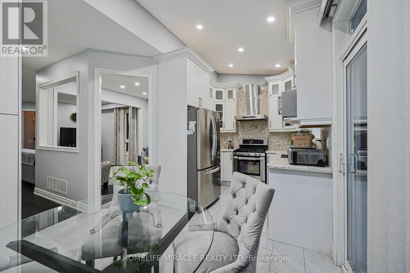 3420 Fountain Park Avenue, Mississauga, Ontario  L5M 7E3 - Photo 22 - W12692092