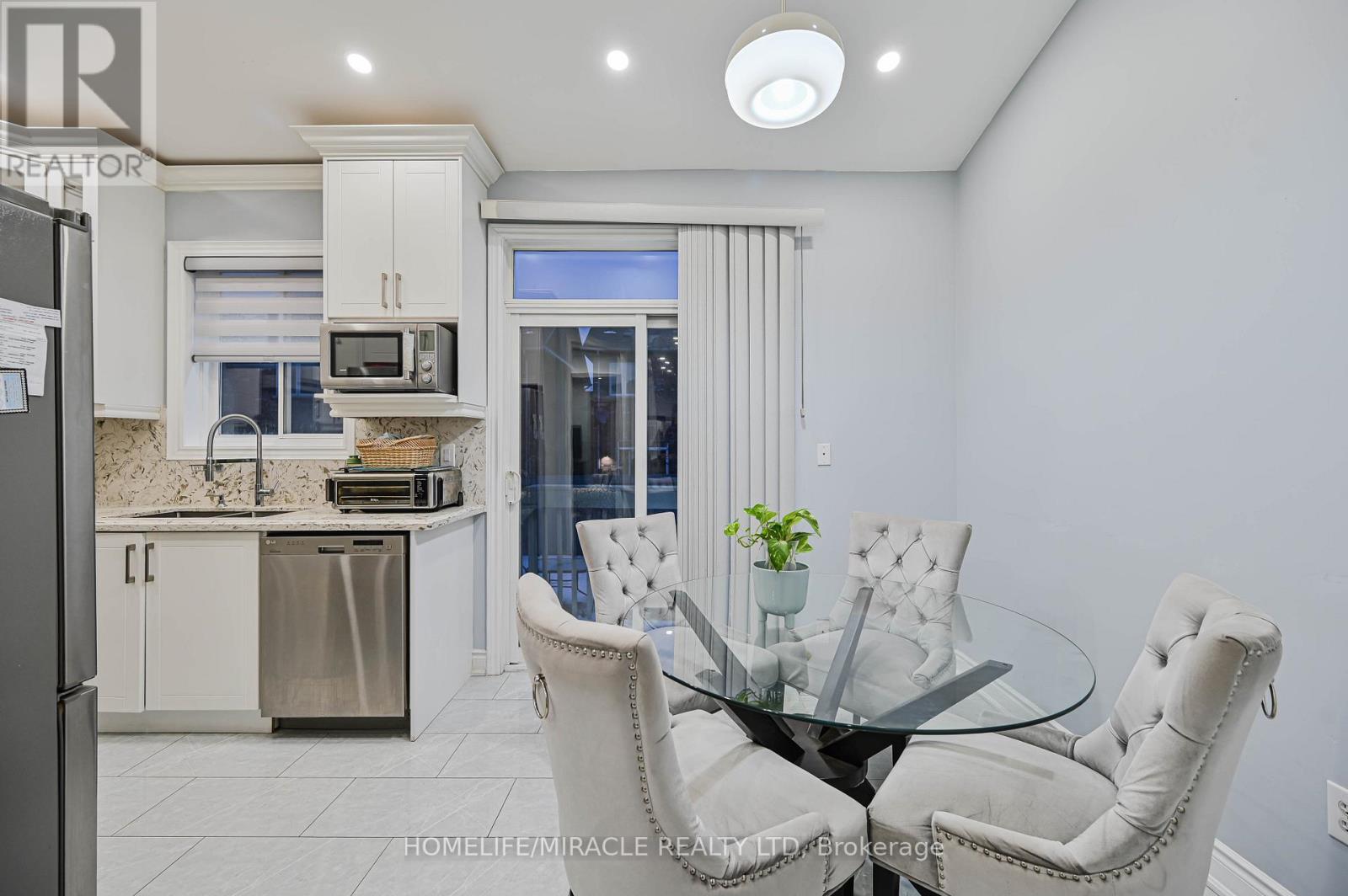 3420 Fountain Park Avenue, Mississauga, Ontario  L5M 7E3 - Photo 24 - W12692092