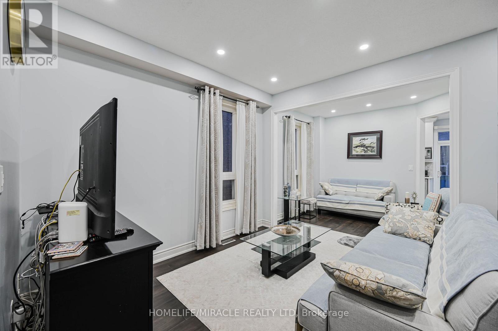 3420 Fountain Park Avenue, Mississauga, Ontario  L5M 7E3 - Photo 9 - W12692092