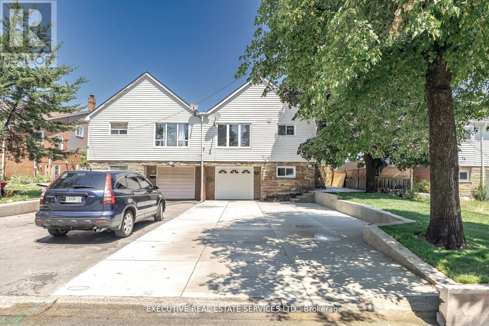 Lower - 17 Judith Crescent, Brampton, Ontario  L6S 3J3 - Photo 1 - W12692098