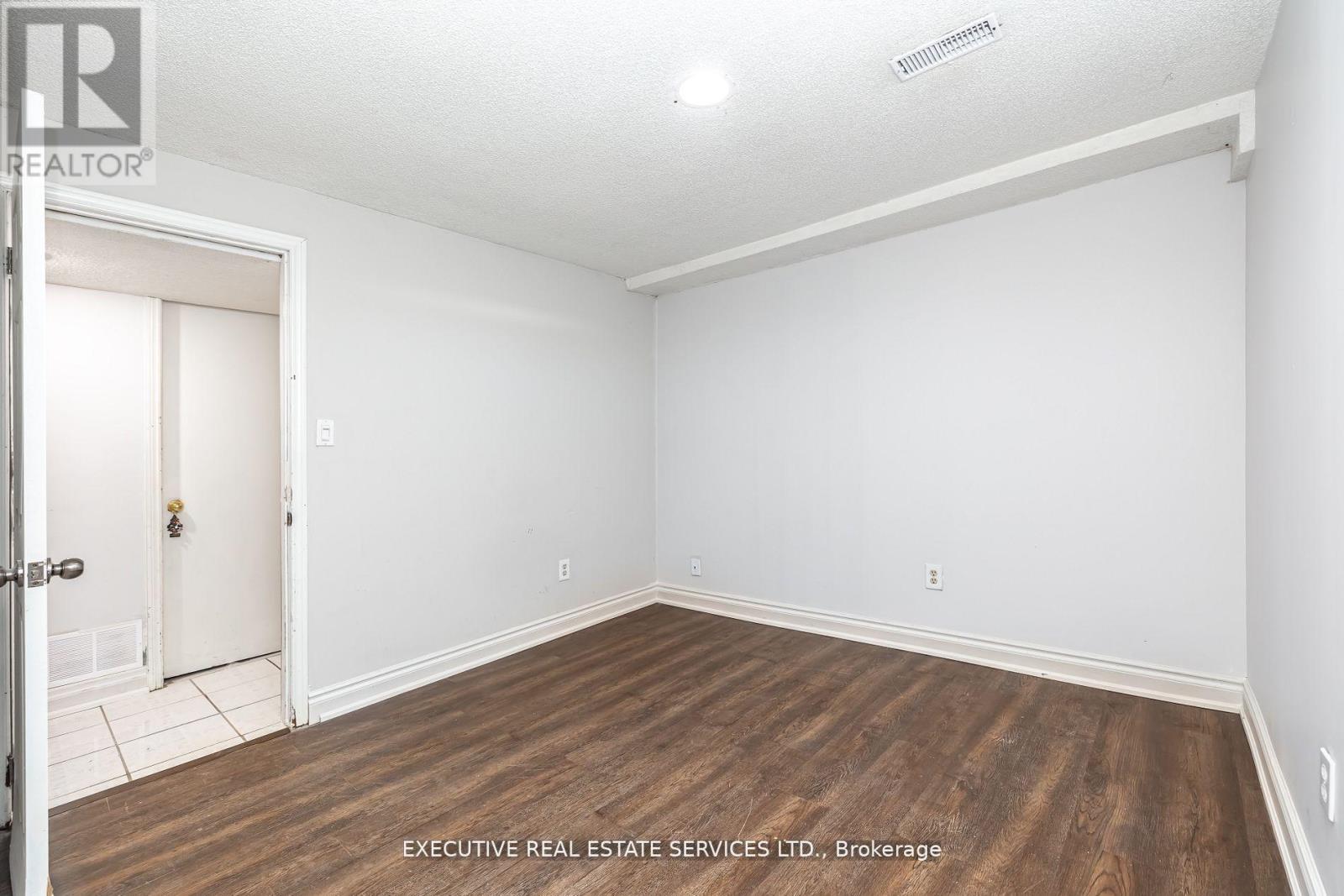 Lower - 17 Judith Crescent, Brampton, Ontario  L6S 3J3 - Photo 11 - W12692098