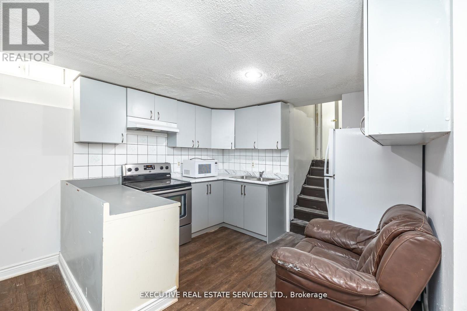 Lower - 17 Judith Crescent, Brampton, Ontario  L6S 3J3 - Photo 6 - W12692098