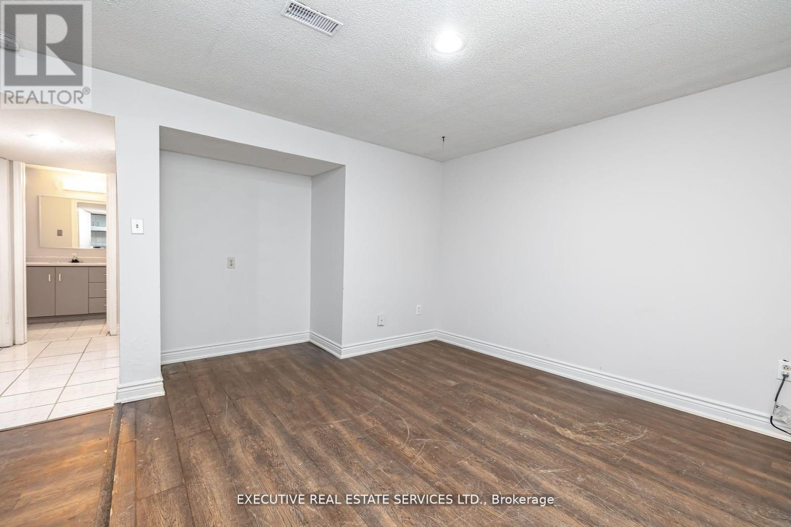 Lower - 17 Judith Crescent, Brampton, Ontario  L6S 3J3 - Photo 8 - W12692098