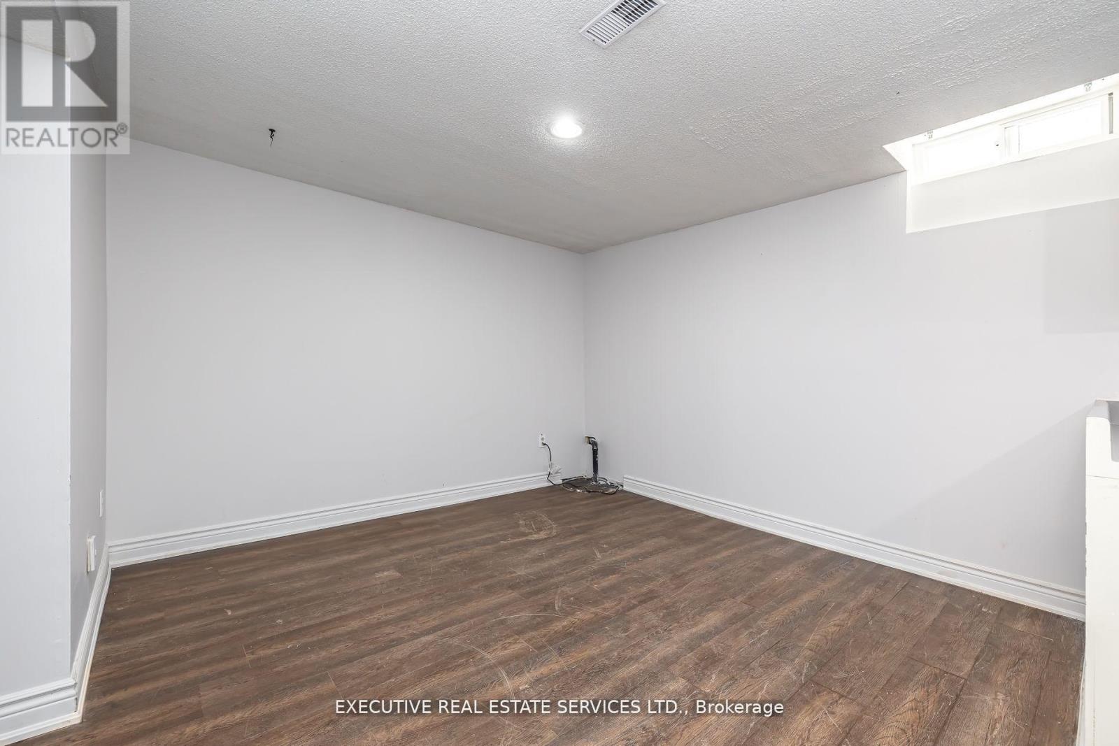 Lower - 17 Judith Crescent, Brampton, Ontario  L6S 3J3 - Photo 9 - W12692098