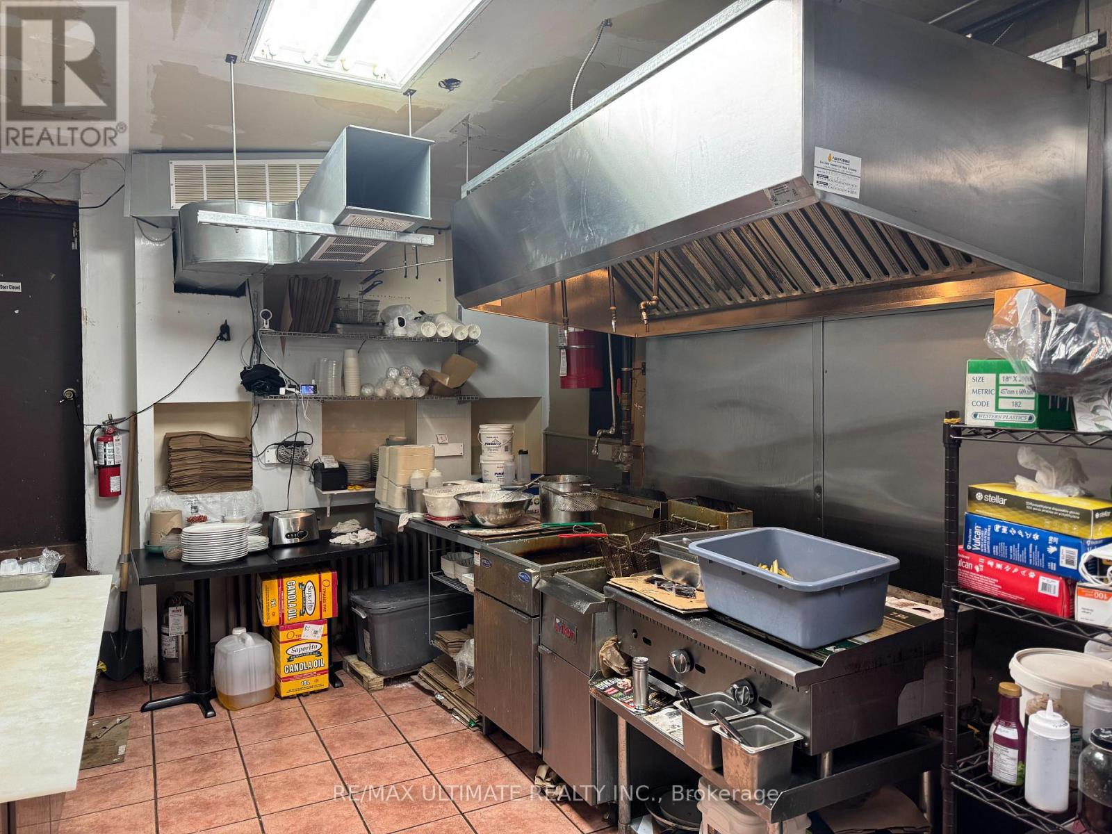 1310 St Clair Avenue W, Toronto, Ontario  M6E 1C1 - Photo 5 - W12692124