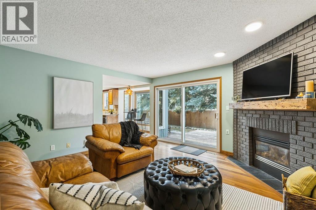 715 Coach Bluff Crescent Sw, Calgary, Alberta  T3H 1A9 - Photo 16 - A2277368