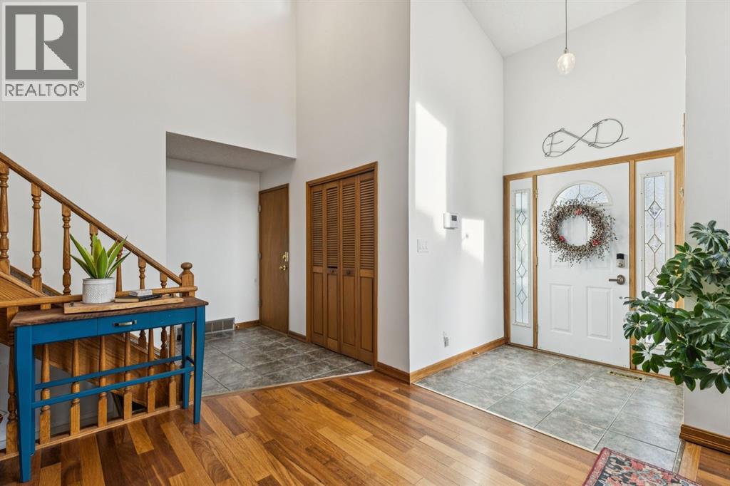 715 Coach Bluff Crescent Sw, Calgary, Alberta  T3H 1A9 - Photo 3 - A2277368