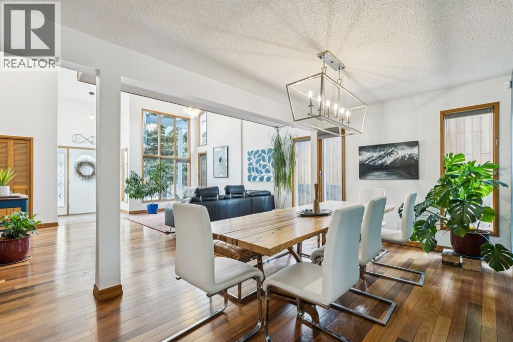 715 Coach Bluff Crescent Sw, Calgary, Alberta  T3H 1A9 - Photo 9 - A2277368