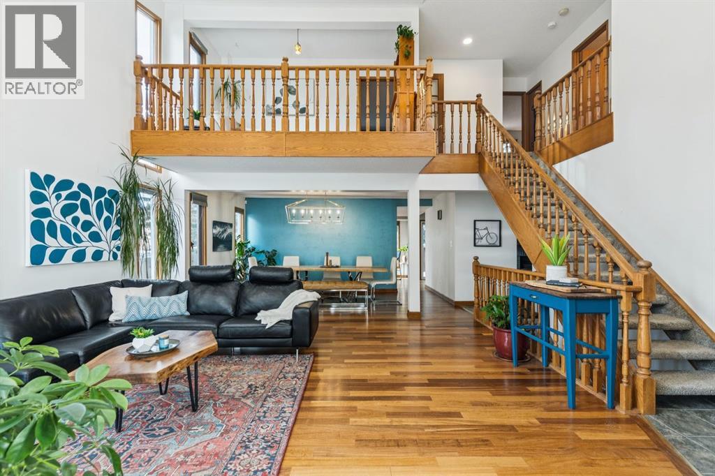 715 Coach Bluff Crescent Sw, Calgary, Alberta  T3H 1A9 - Photo 4 - A2277368