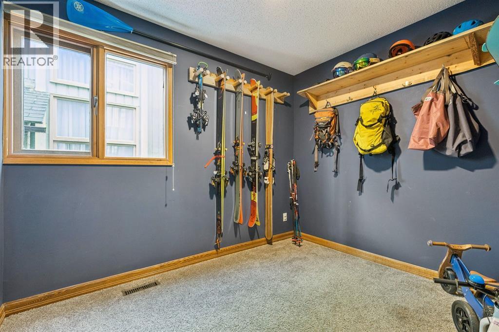 715 Coach Bluff Crescent Sw, Calgary, Alberta  T3H 1A9 - Photo 18 - A2277368