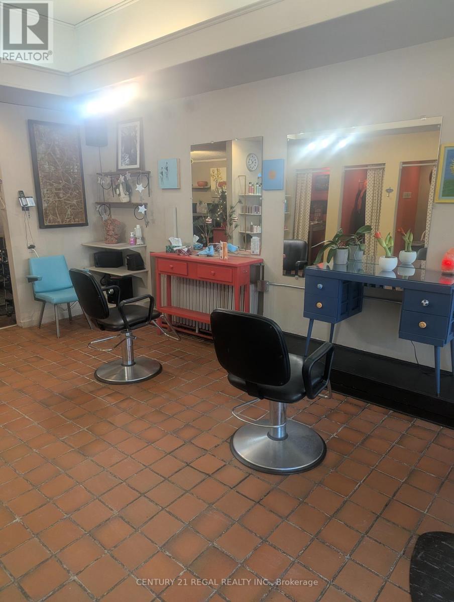 3a Chester Avenue, Toronto, Ontario  M4K 2Z8 - Photo 4 - E12644022