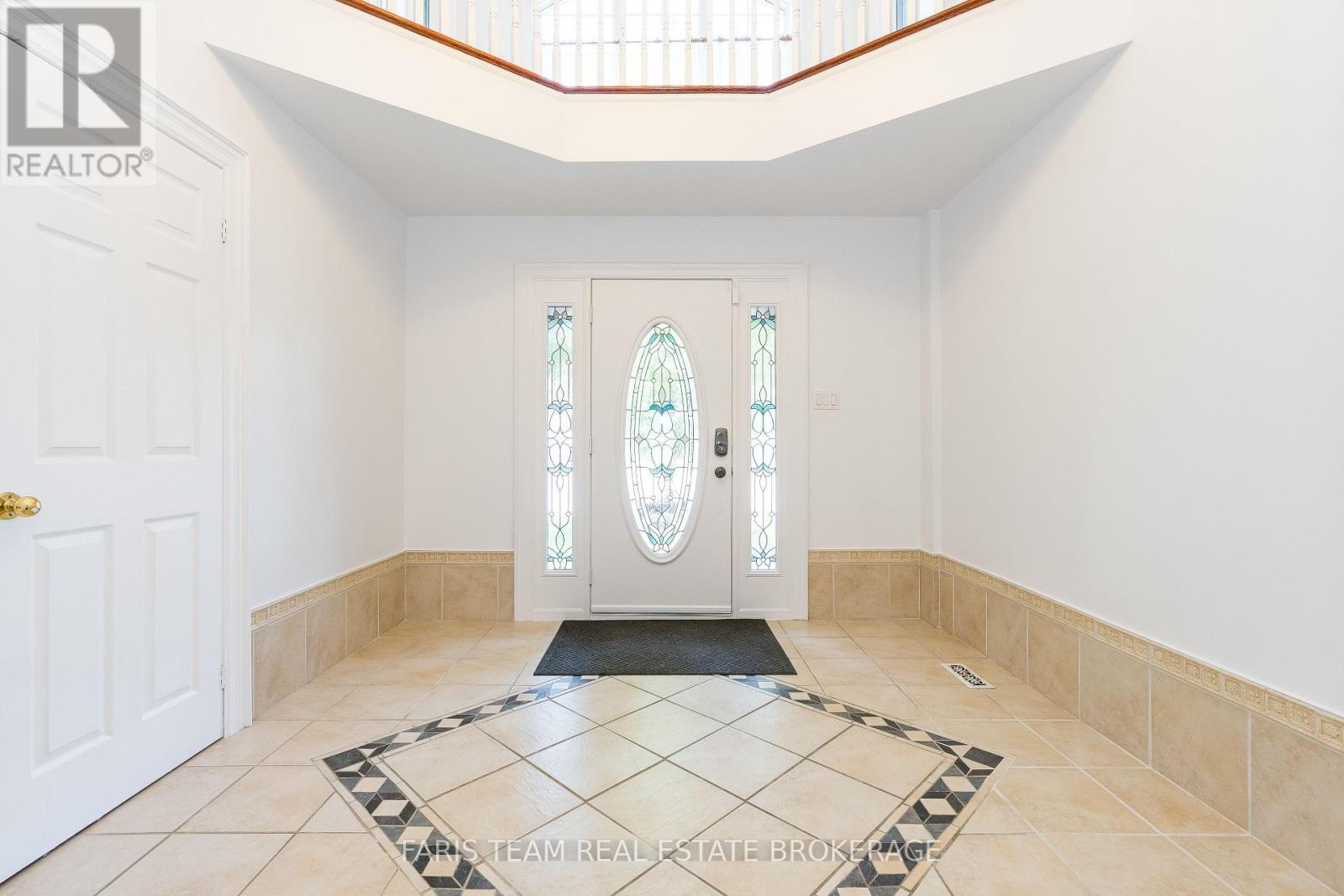 82 Derby Court, Newmarket, Ontario  L3Y 5Z9 - Photo 5 - N12649142