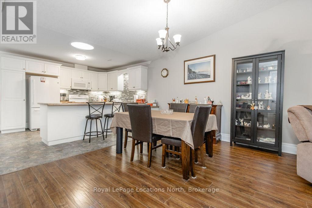 47 Clover Crescent, Wasaga Beach, Ontario  L9Z 0G4 - Photo 10 - S12692294