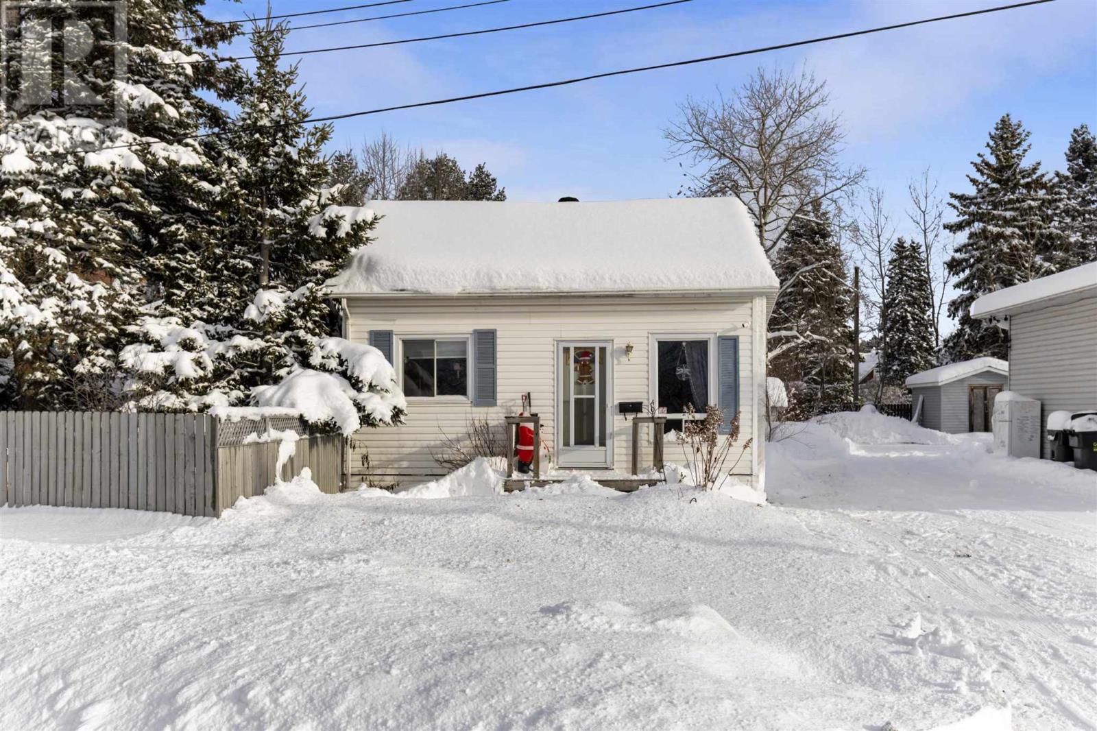40 Fauquier Ave, Sault Ste. Marie, Ontario  P6B 2P1 - Photo 2 - SM260020