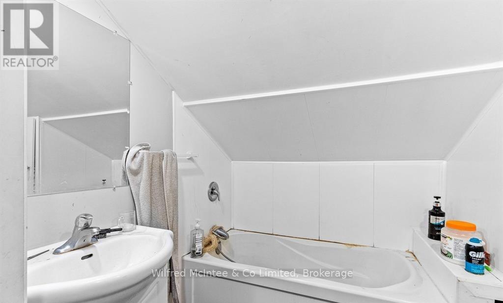 4 Elora Street N, Minto, Ontario  N0G 1Z0 - Photo 36 - X12692318