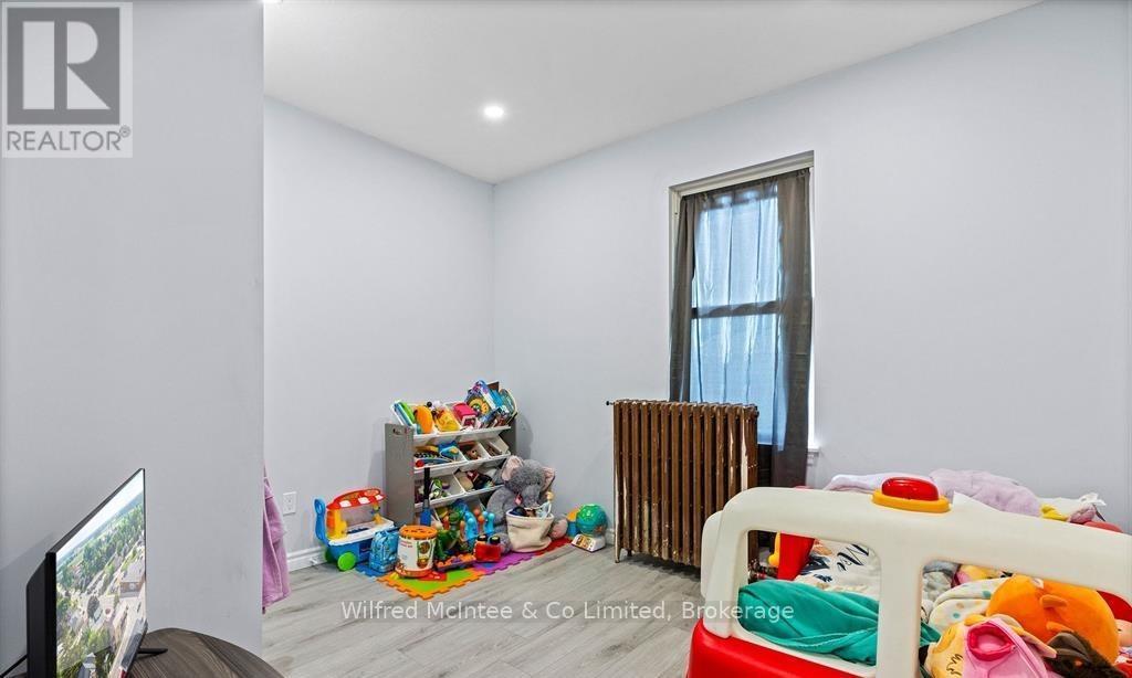 4 Elora Street N, Minto, Ontario  N0G 1Z0 - Photo 7 - X12692318