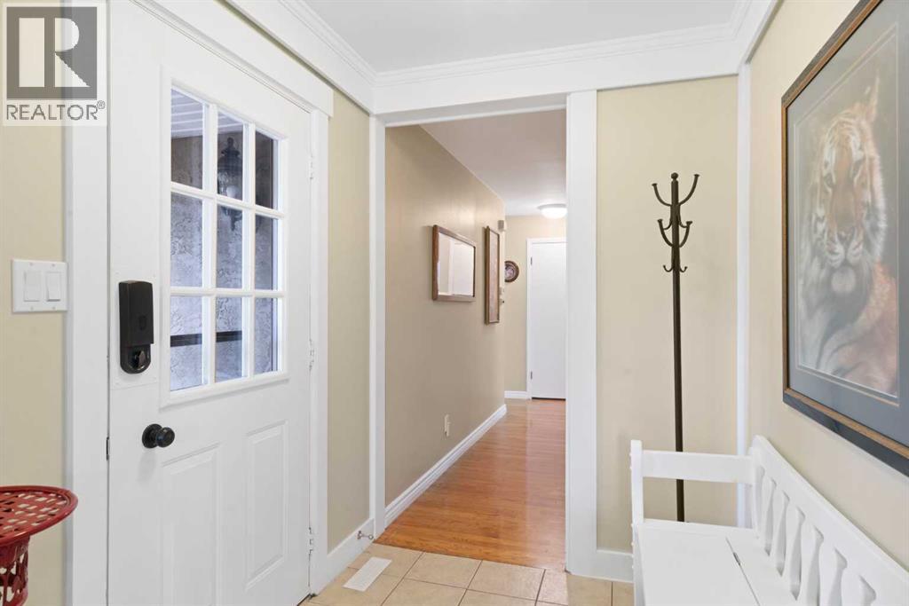 9632 Oakcliffe Drive Sw, Calgary, Alberta  T2V 0J7 - Photo 3 - A2264652