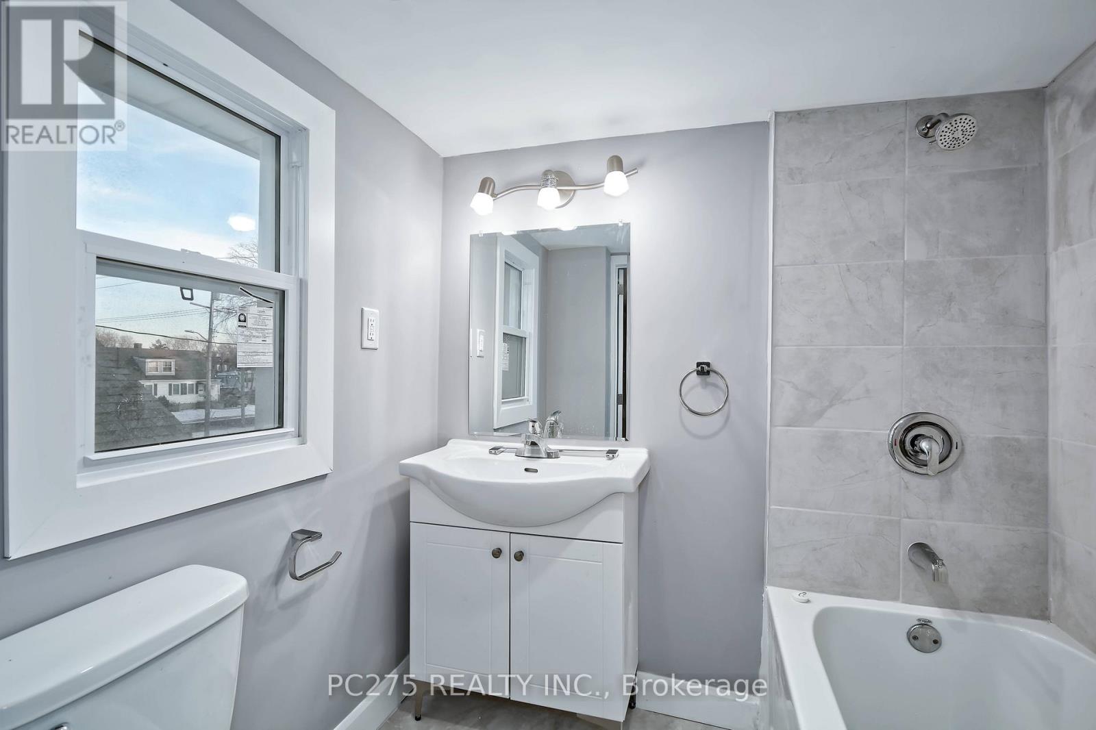 354 Exmouth Street, Sarnia, Ontario  N7T 5N6 - Photo 24 - X12692176