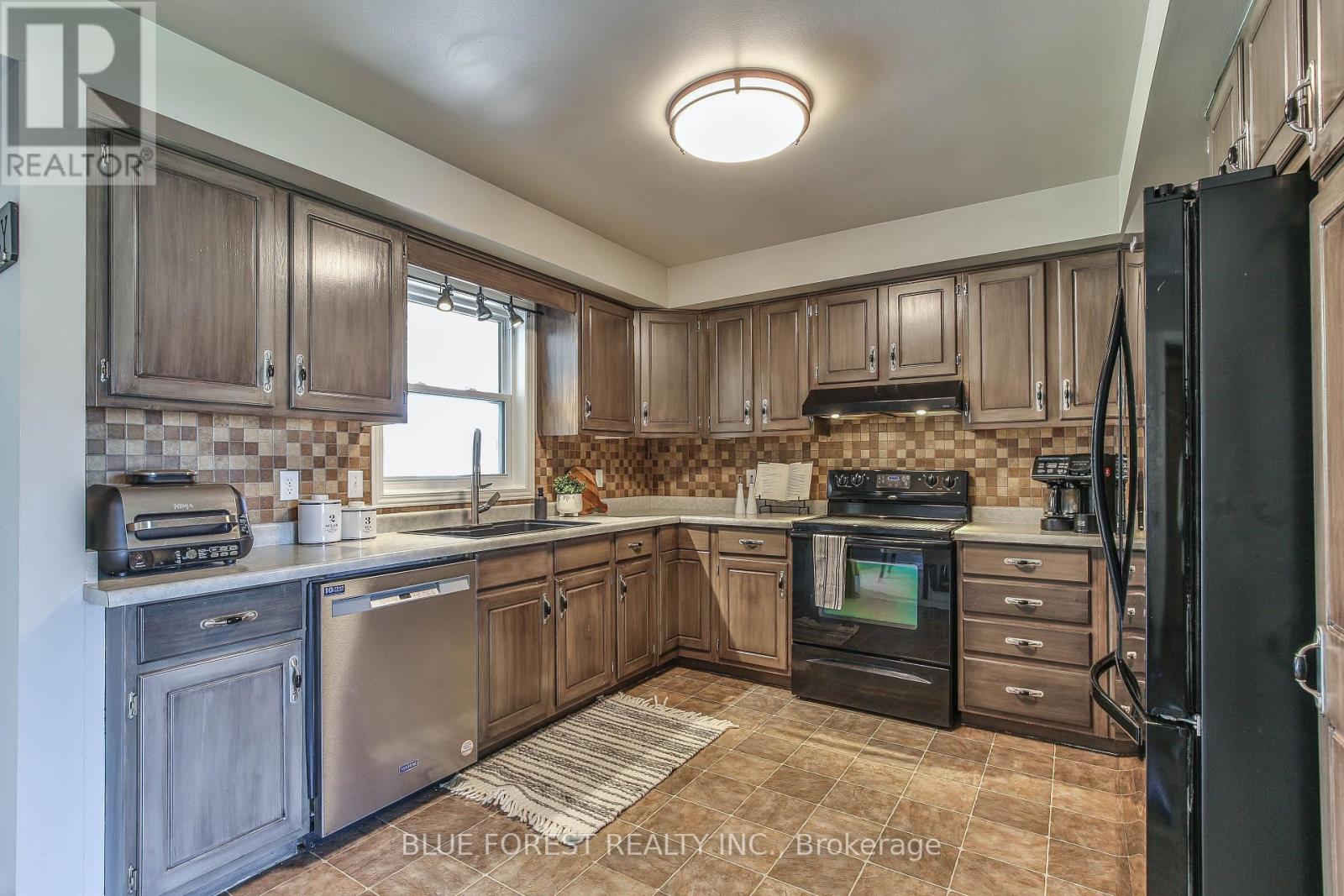 50000 Dingle Street, Malahide, Ontario  N5H 2R1 - Photo 7 - X12692244