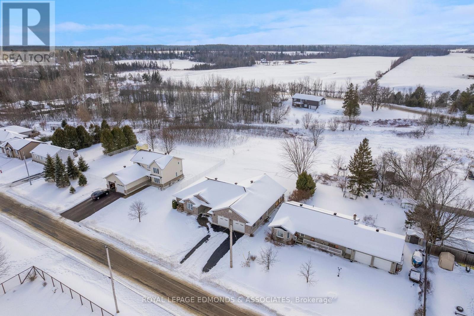 17 Minto Street, Whitewater Region, Ontario  K0J 1C0 - Photo 4 - X12692188