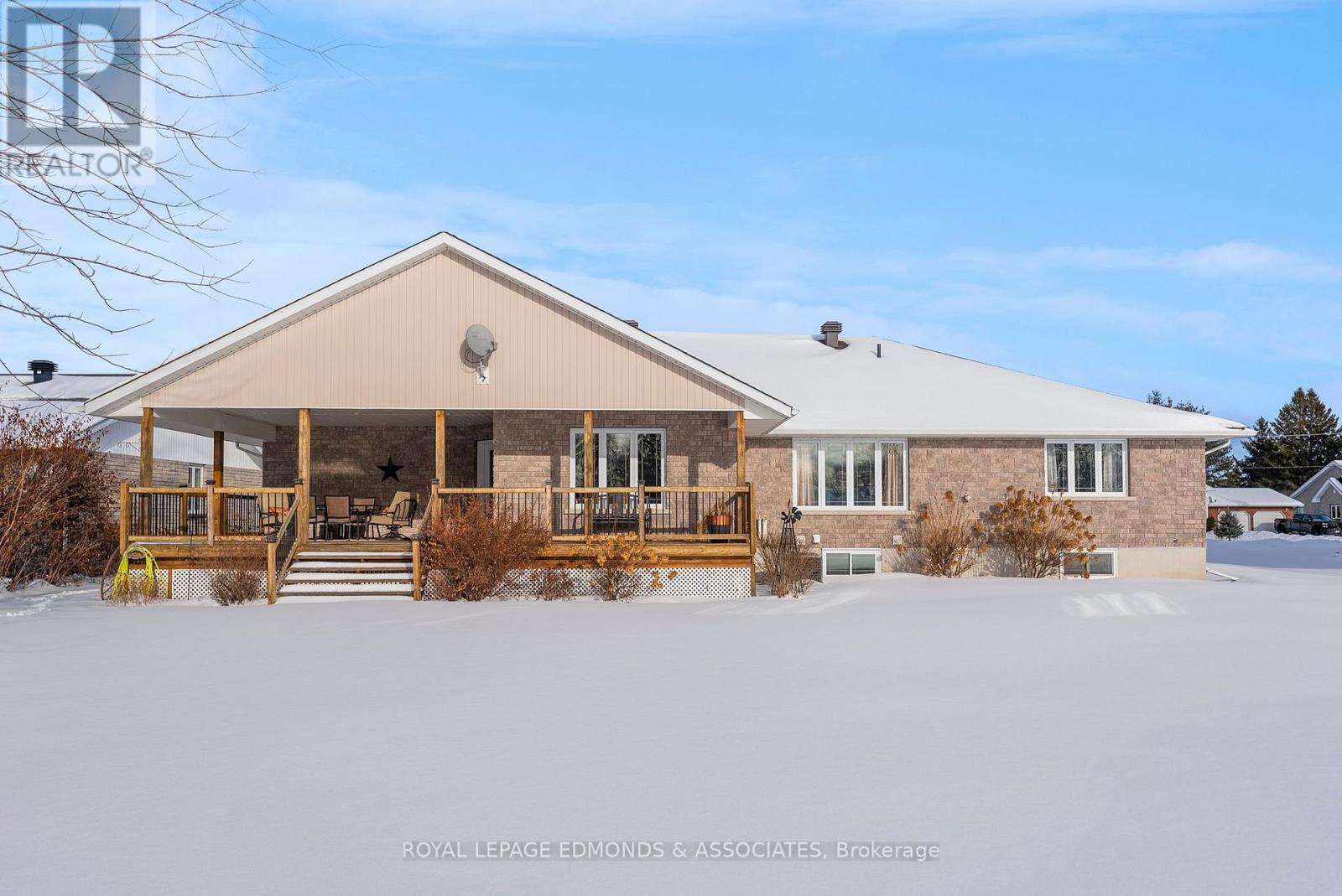 17 Minto Street, Whitewater Region, Ontario  K0J 1C0 - Photo 42 - X12692188