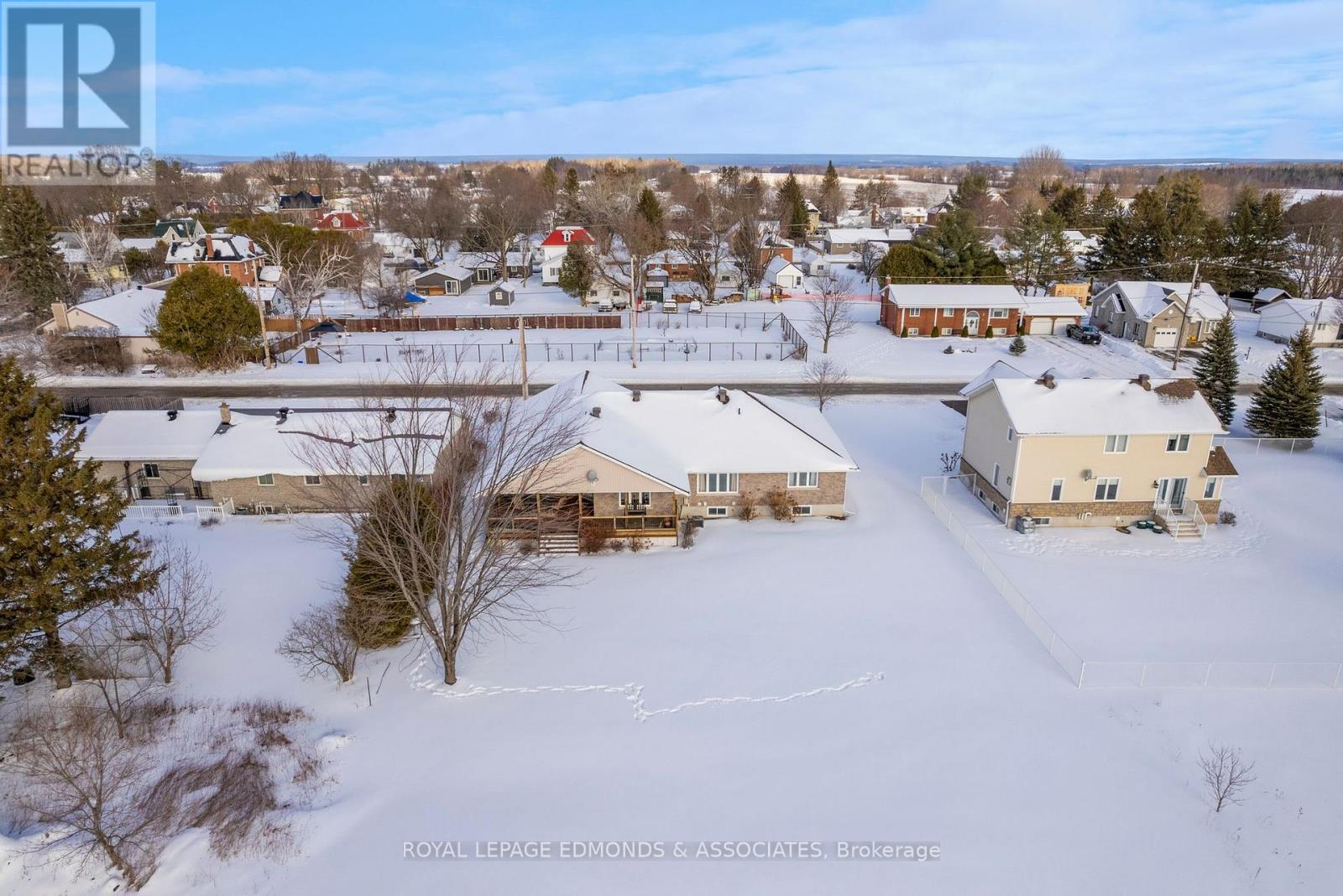 17 Minto Street, Whitewater Region, Ontario  K0J 1C0 - Photo 44 - X12692188