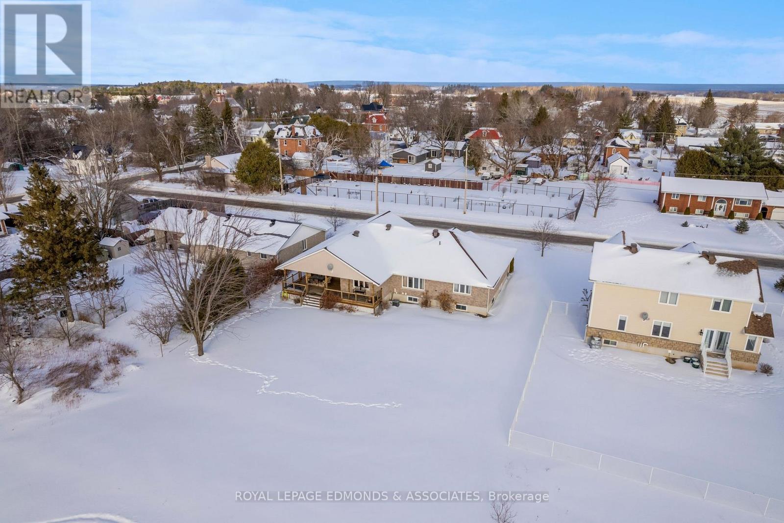 17 Minto Street, Whitewater Region, Ontario  K0J 1C0 - Photo 45 - X12692188