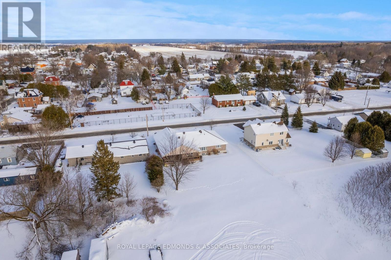 17 Minto Street, Whitewater Region, Ontario  K0J 1C0 - Photo 46 - X12692188