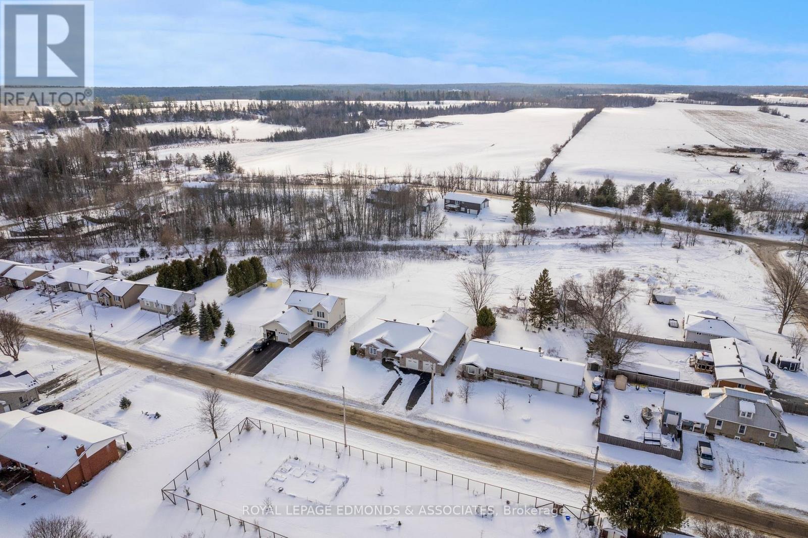 17 Minto Street, Whitewater Region, Ontario  K0J 1C0 - Photo 47 - X12692188