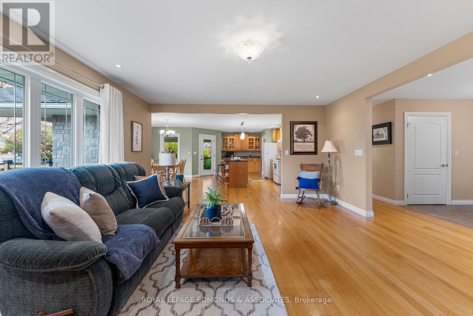 17 Minto Street, Whitewater Region, Ontario  K0J 1C0 - Photo 8 - X12692188