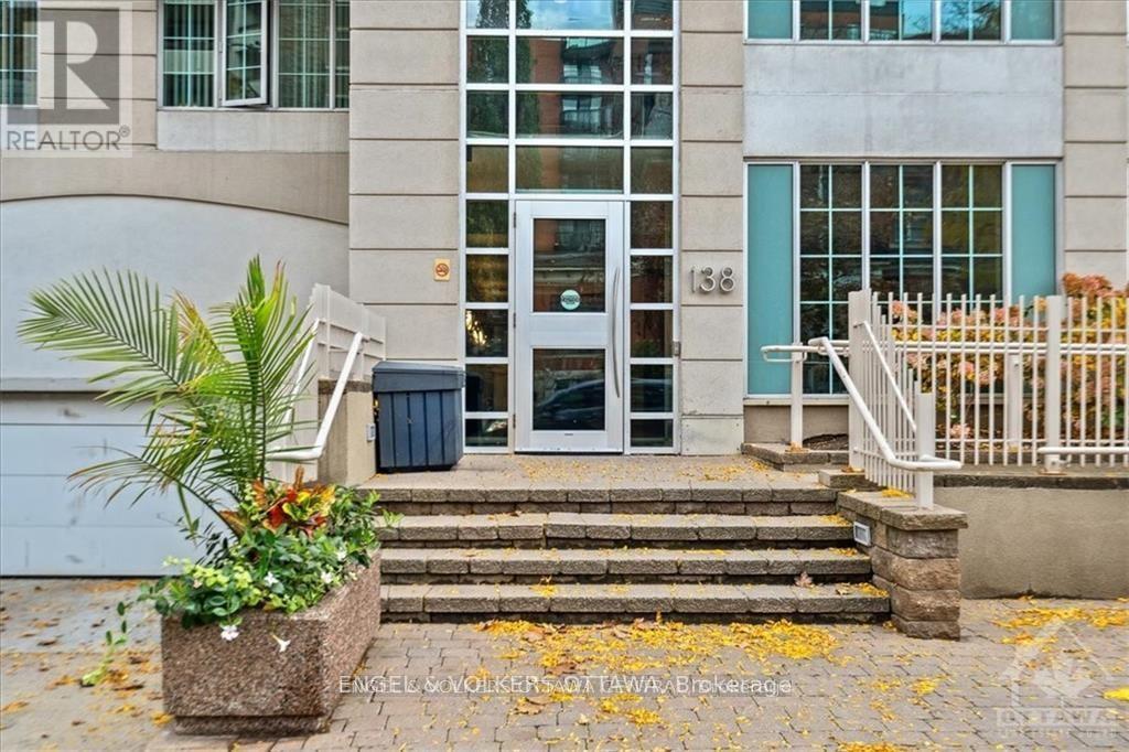 1112 - 138 Somerset Street W, Ottawa, Ontario  K2P 0A3 - Photo 2 - X12692152