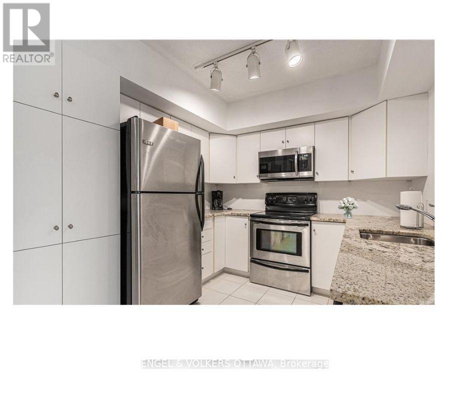 1112 - 138 Somerset Street W, Ottawa, Ontario  K2P 0A3 - Photo 7 - X12692152