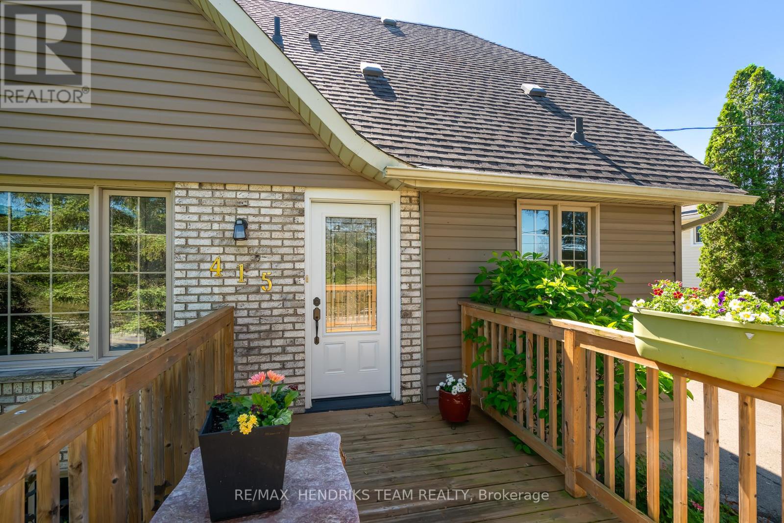 415 Riverside Drive, Welland, Ontario  L3C 5E8 - Photo 2 - X12692362