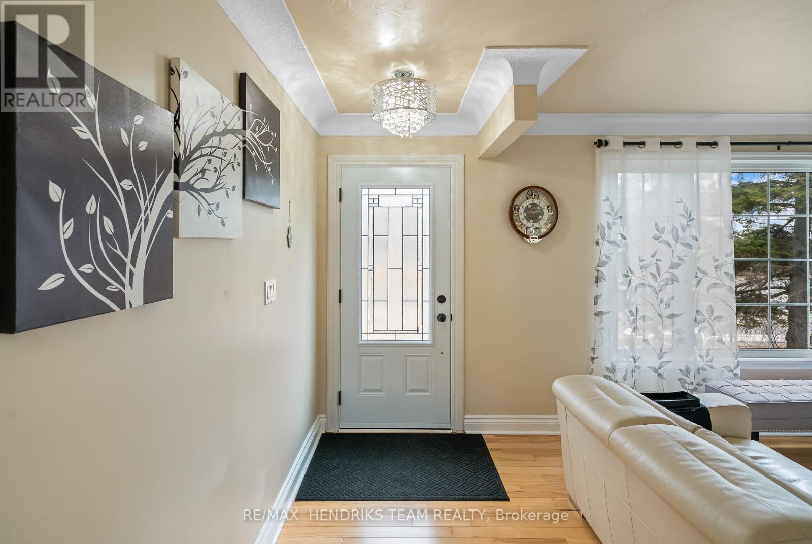 415 Riverside Drive, Welland, Ontario  L3C 5E8 - Photo 4 - X12692362