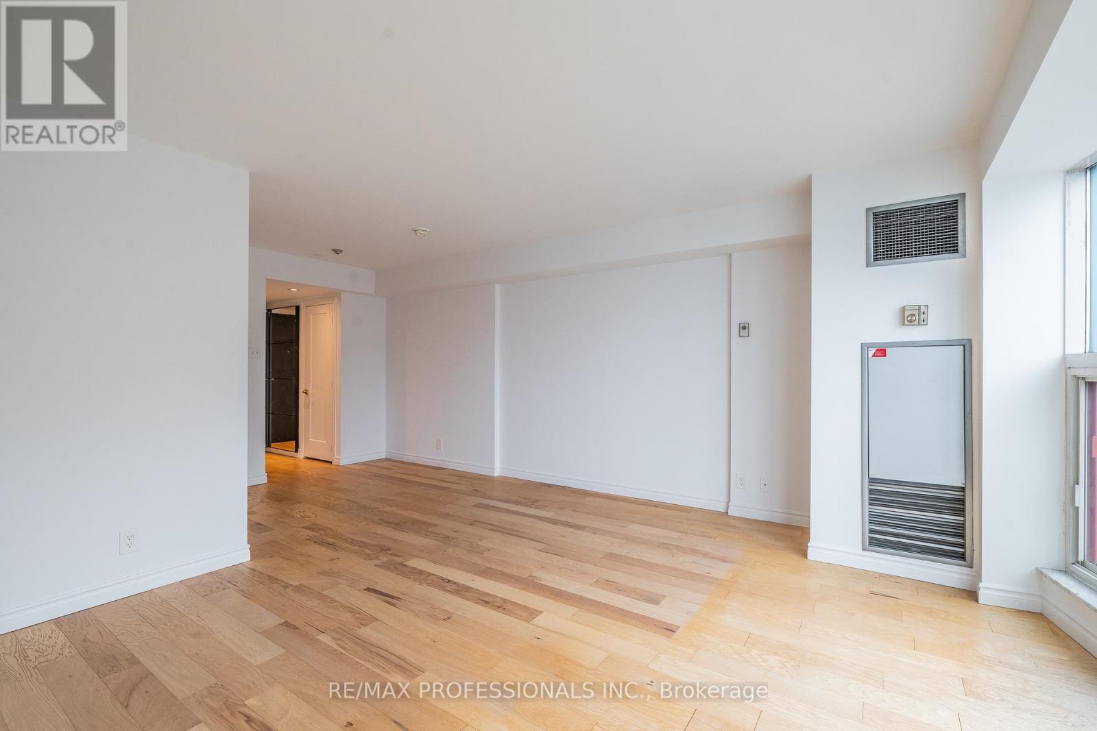 3703 - 77 Harbour Square, Toronto, Ontario  M5J 2S2 - Photo 12 - C12692164