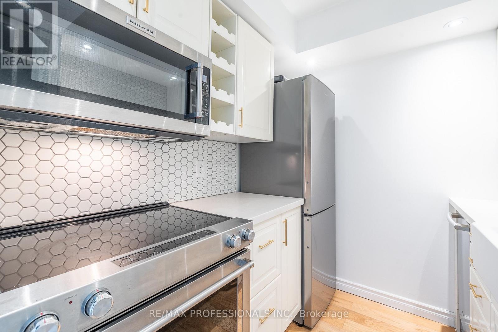 3703 - 77 Harbour Square, Toronto, Ontario  M5J 2S2 - Photo 15 - C12692164