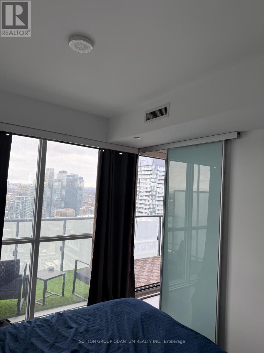 4705 - 15 Grenville Street, Toronto, Ontario  M4Y 0B9 - Photo 10 - C12692218