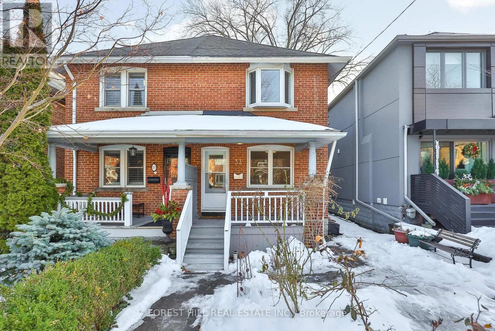<div class="slider-price">$1,495,000</div><p>33 Glengarry Avenue, Toronto, Ontario</p>