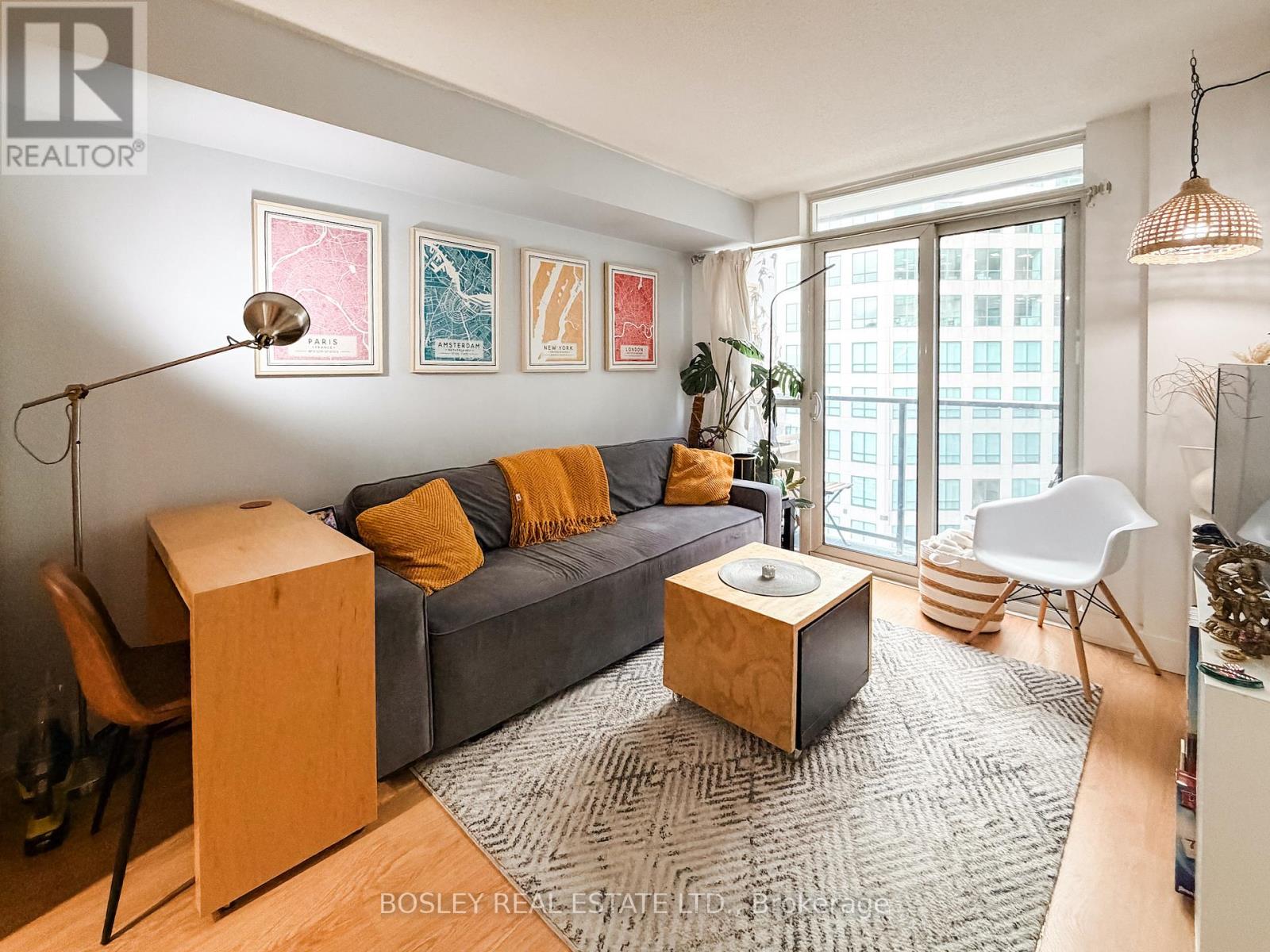 908 - 20 Blue Jays Way, Toronto, Ontario  M5V 3W6 - Photo 1 - C12692286